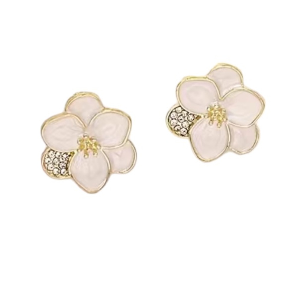 White and Gold Flower Stud Earrings